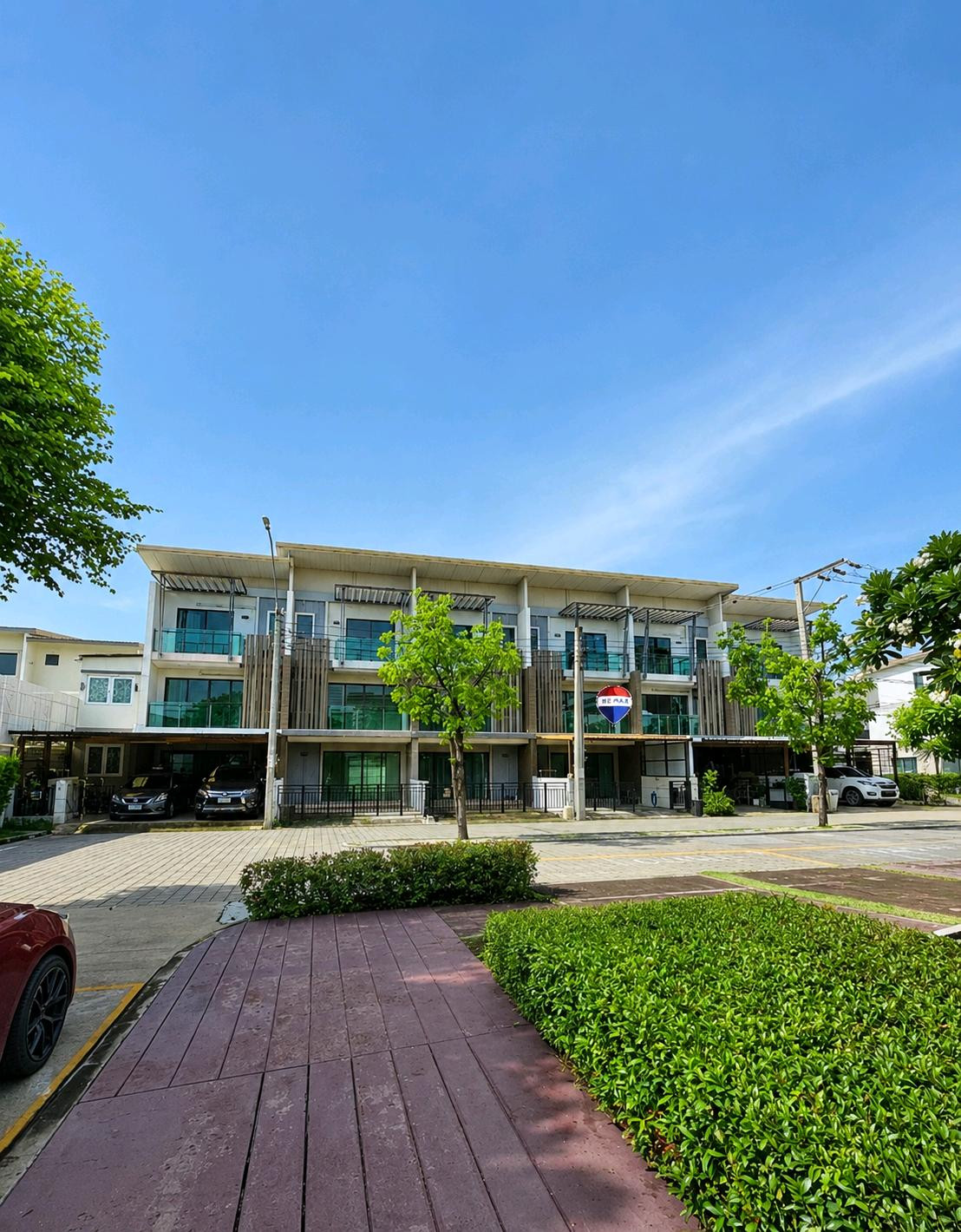 🔸️ Town Avenue Cocos townhome from Sansiri 22.5 sq m (beautiful kitchen addition!!! And the roof has already been redone! Last year, #piling was installed. #The back of the house is bigger than usual 🔔 ) Rama II Soi 50, Intersection 7, near Central Rama I