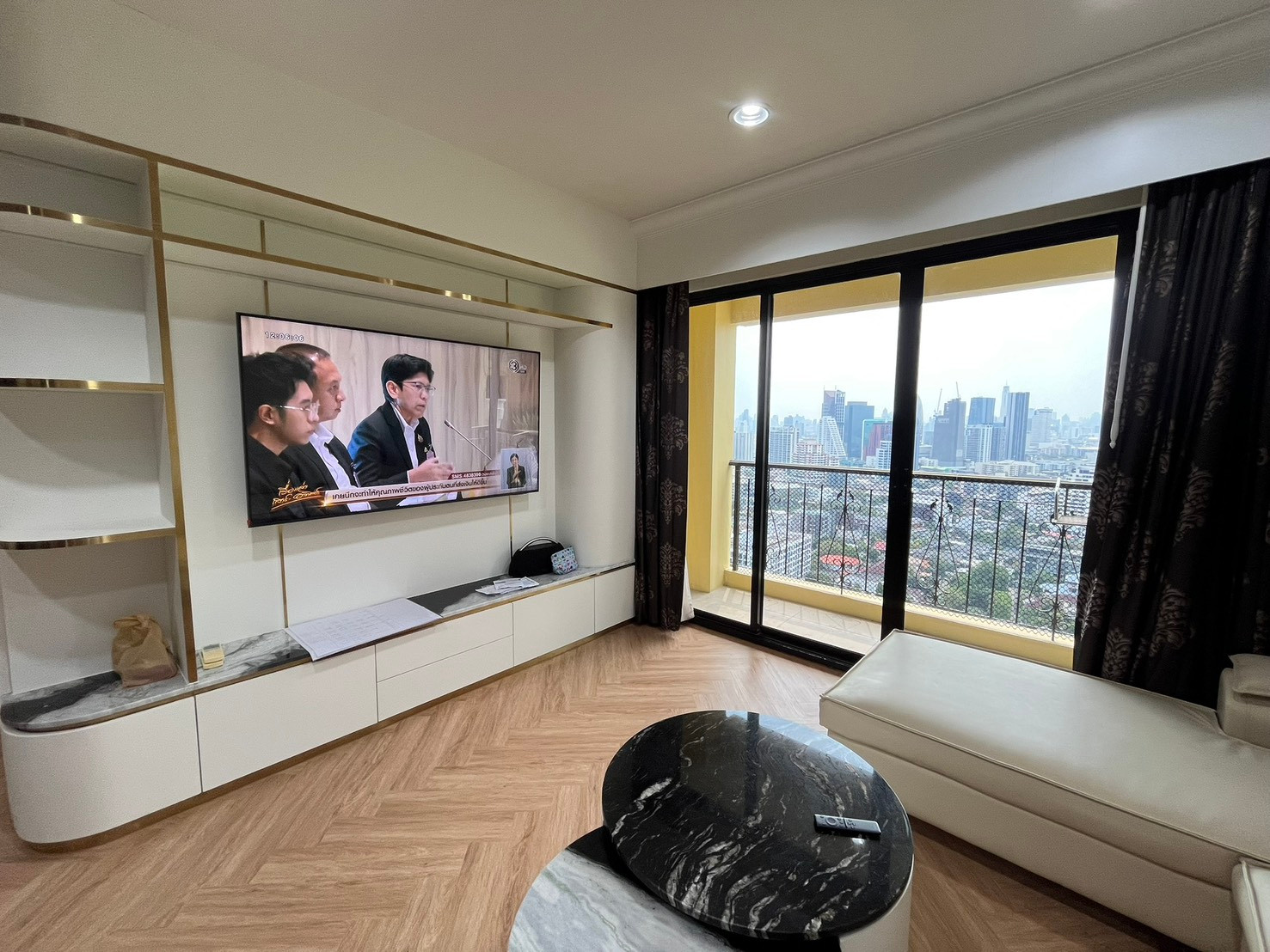 The Crest Phahonyothin 11 is extremely popular. The room is very beautiful, good location, good condition, very peaceful building. Anyone who likes this style, dont miss it. Very good price. Tel.0970986763 The Crest Phahonyothin 11 is extremely popular. The room is very beautiful, good location, good condition, very peaceful building. Anyone who likes this style, dont miss it. Very good price. Tel.0970986763