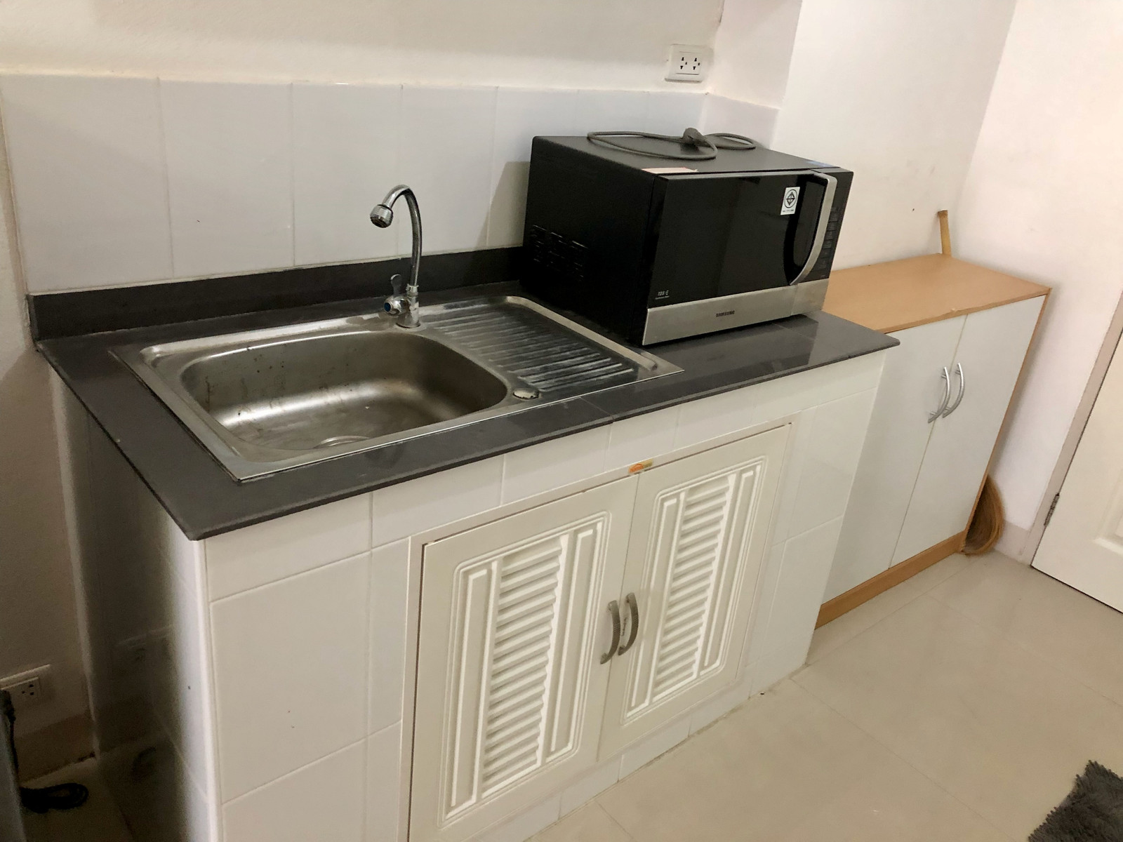The  rents out J.C. Hill Place, studio room, 9th floor, fully furnished, next to Jed Yot Plaza, starting at 7,500 baht/month. – รูปที่ 4
