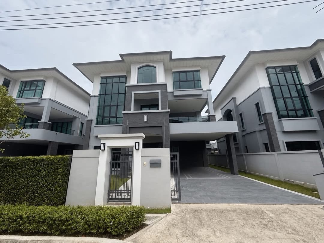 Luxury 3-storey house for rent near BTS Sai Yud Phaholyothin 50 spacious layout pet friendly ready to move in