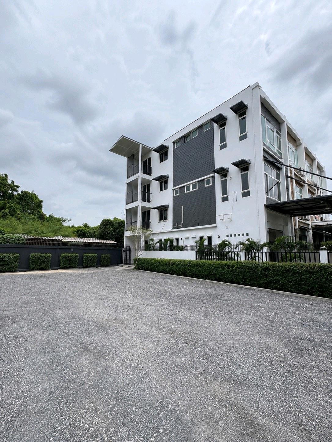 🏢 ให้เช่า Home Office พร้อมลานจอดรถ 20 คัน | Town in Town – รูปที่ 3