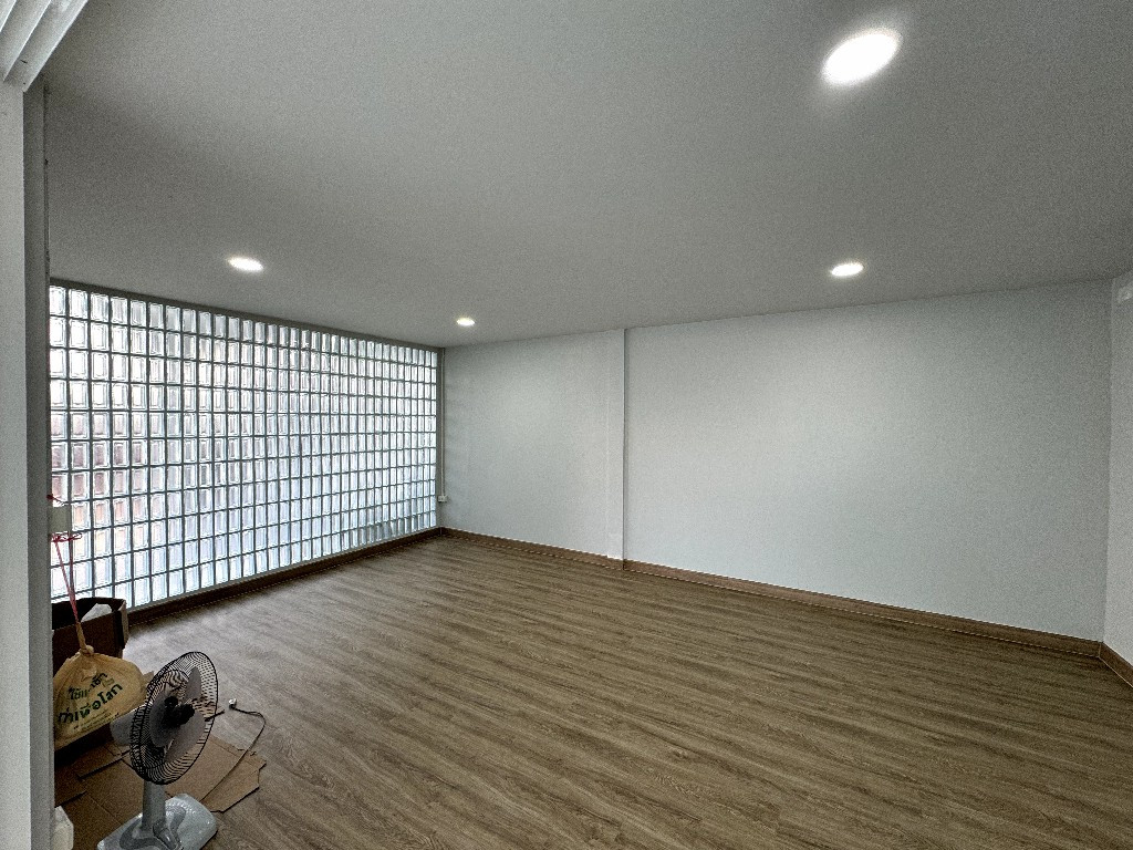 ให้เช่า Home Office / บ้านสำนักงาน พร้อมเข้าใช้งาน บ้านรีโนเวทใหม่ ทำเลนวมินทร์ ใกล้ถนนใหญ่เพียง 70 เมตร – รูปที่ 4