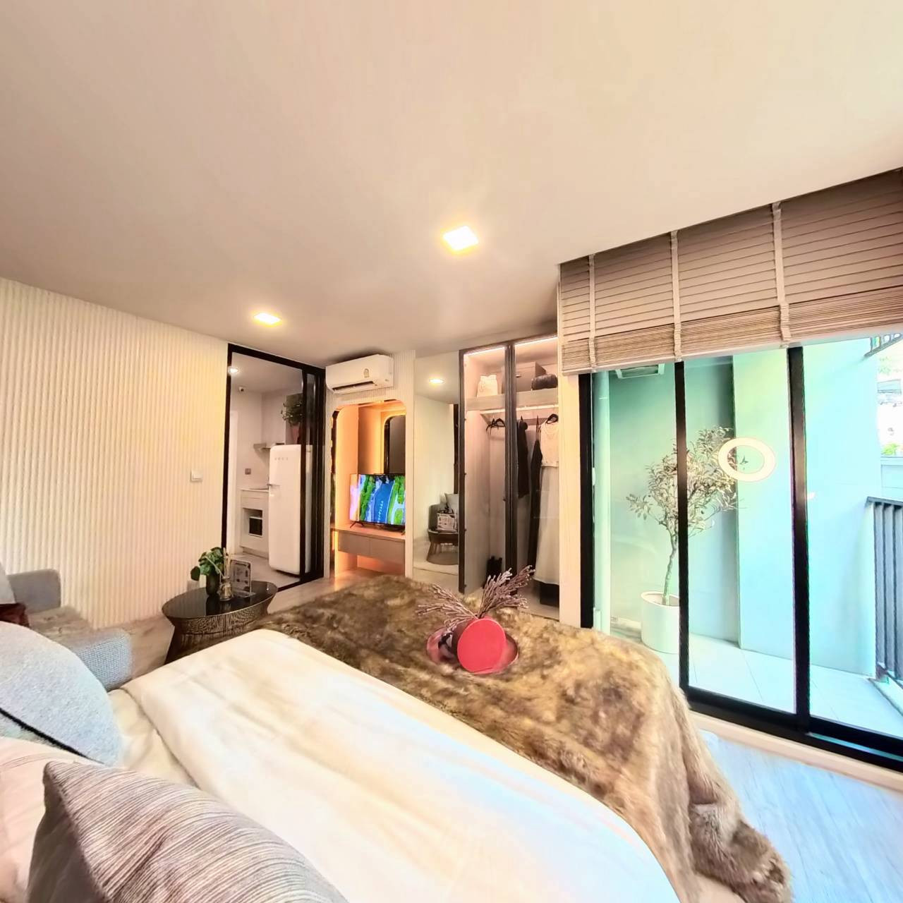 Condo for sale, ready to move in, Bangna location, near the MRT Yellow Line, Sri Iam, only 4 minutes.