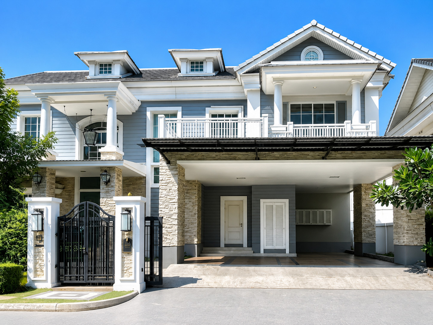 Rare Luxury 4BR Family Home in Bangna | 375 SqM, 6.34% Below Market - U6609576