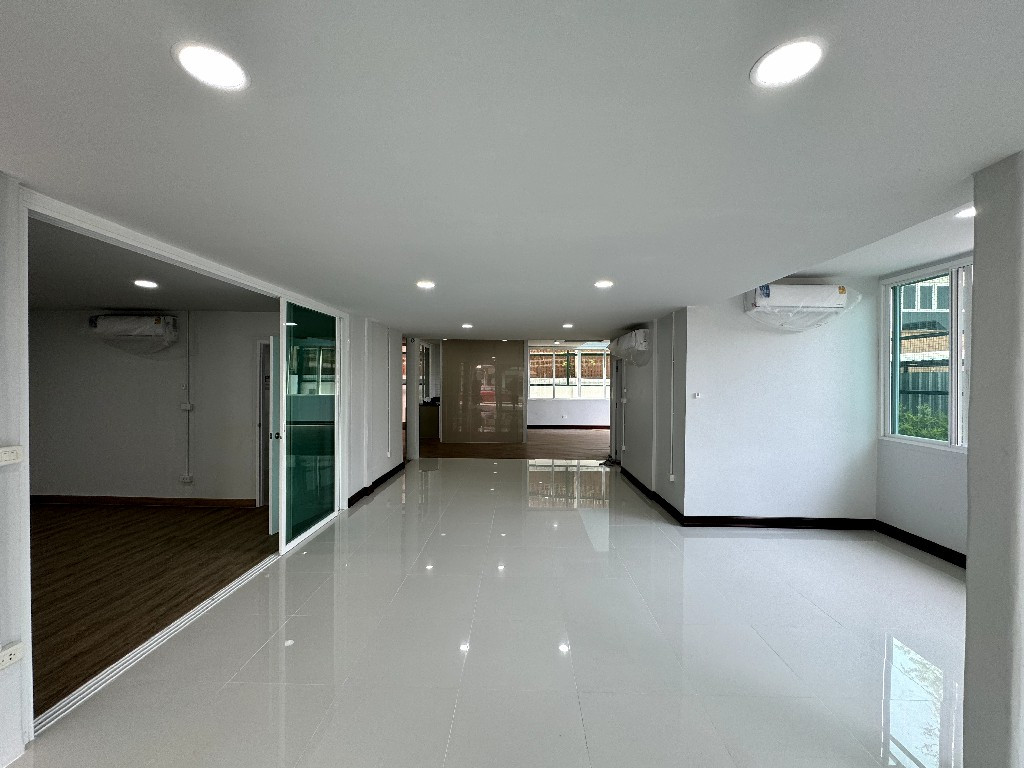 ให้เช่า Home Office / บ้านสำนักงาน พร้อมเข้าใช้งาน บ้านรีโนเวทใหม่ ทำเลนวมินทร์ ใกล้ถนนใหญ่เพียง 70 เมตร – รูปที่ 3