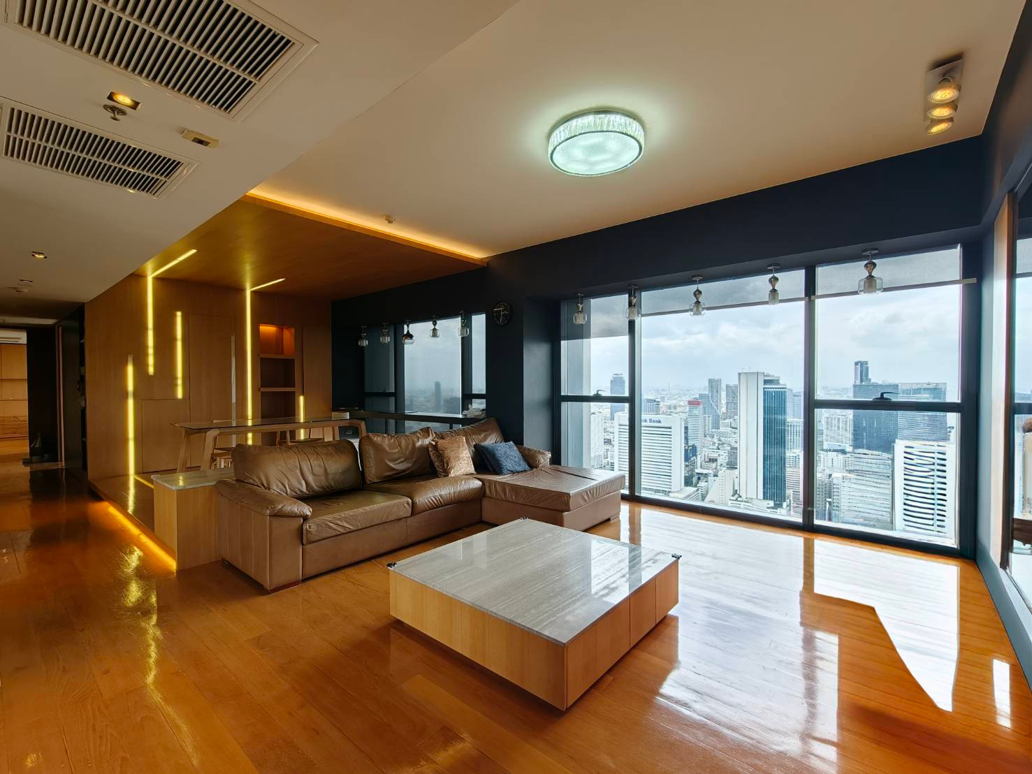 The Met - half penthouse with private elevator starring on Bangkok's exclusive skyline view
