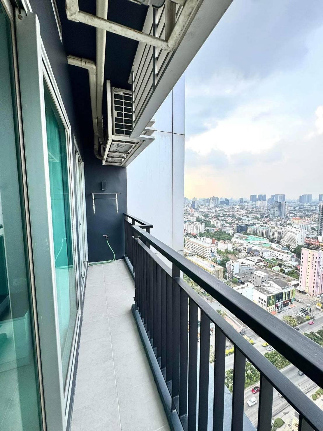 ให้เช่าคอนโด Life Ratchadapisek เฟอร์นิเจอร์ครบ ตกแต่งสวย พร้อมอยู่ ใกล้ MRT ห้วยขวาง-RW008084  – รูปที่ 4
