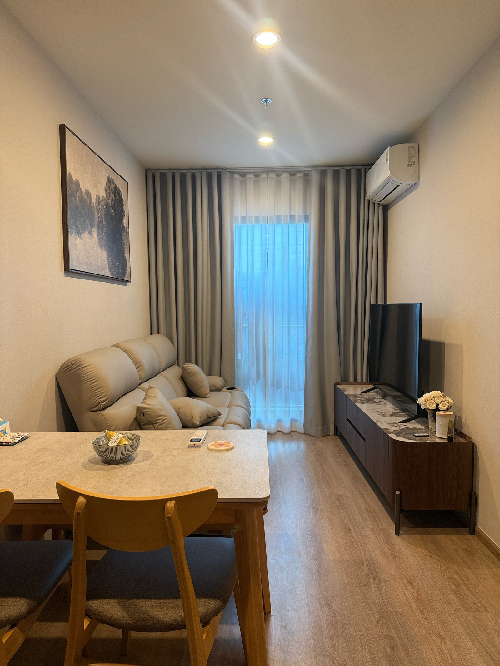 Nue R9 - 2BR, 35th floor+, N direction, not hot, beautifully decorated. Nue R9 - 2BR, 35th floor+, N direction, not hot, beautifully decorated.