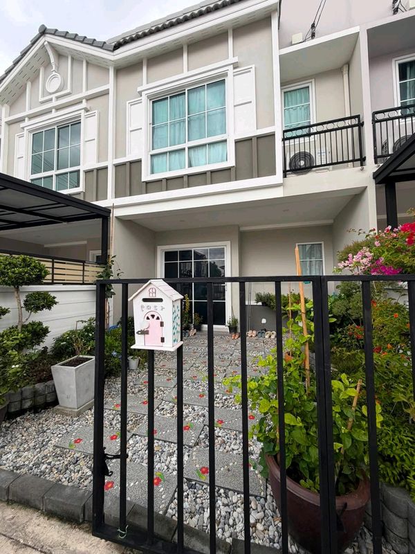 ✨ บ้านพร้อมอยู่ บรรยากาศร่มรื่น หลังเดียวในโครงการที่มีสวนหน้าบ้าน เดินทางสะดวก ใกล้สวนหลวง ร.9 เพียง 500 เมตร