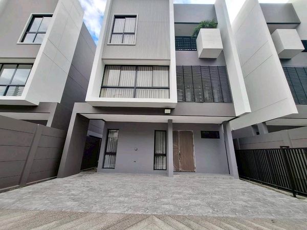 📣Single house for rent FEEL TOWN Lat Phrao 101🏡 near MRT Lat Phrao🚆 Premium material Fully furnished with furniture‼️✅️