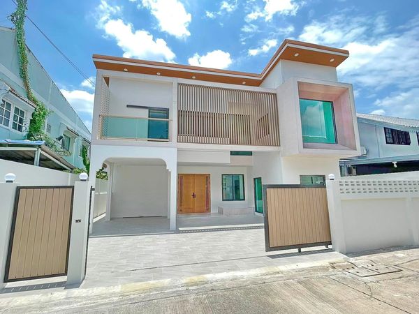 H0820♚Single house for sale, 5 bedrooms⚝Central Lat Phrao♜Near Pattawikorn Market∞099-5919653,065-9423251▚Line@sureresidence