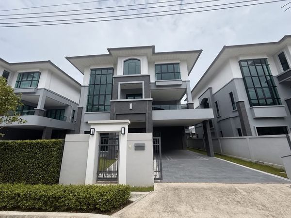 Luxury 3-storey house for rent near BTS Sai Yud Phaholyothin 50 spacious layout pet friendly ready to move in