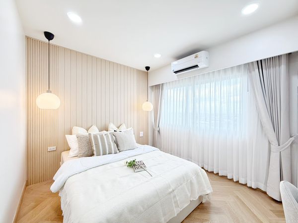 Newly renovated room, 2 bedroom condo, size 67 sq m, close to the Yellow Line, only 150 meters.