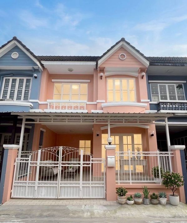 Busarin Ramintra for sale, near Fashion Island. Soi Phraya Suren 40 Panya Ramintra