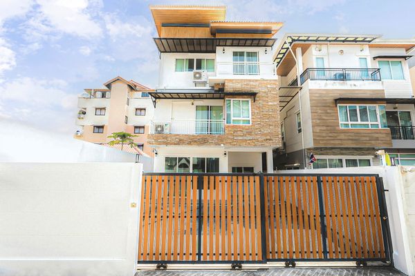 CB083♚Home office 6 bedrooms for sale⚝Lat Phrao-Pradit Manutham♜MRT Mahadthai∞065-9423251,099-5919653▚Line@sureresidence