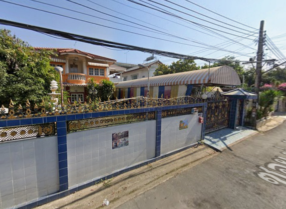 สอบถามโทร : 065-864-4111 ขายที่ดินพร้อมบ้านเดี่ยว 2 หลัง เนื้อที่ 201 ตารางวา ซอยทุ่งมังกร 22 แขวงฉิมพลี เขตตลิ่งชัน ใกล้สถานีรถไฟตลิ่งชัน 900 เมตร – รูปที่ 2