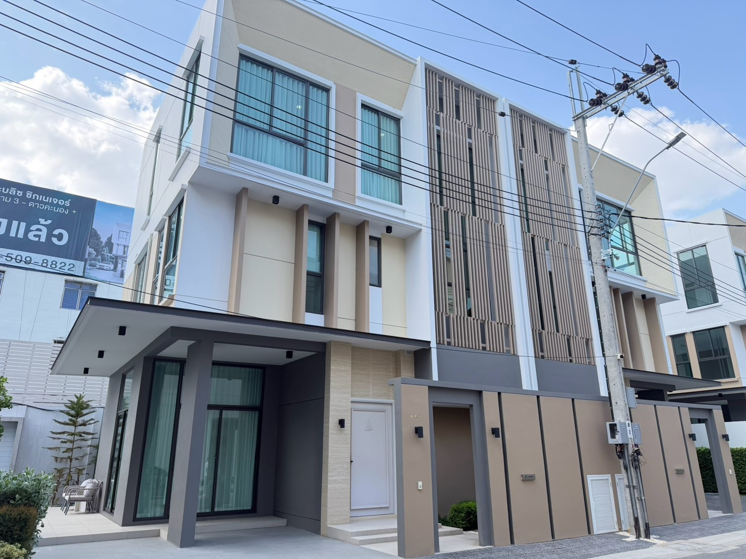 🎋ขายบ้านแฝด ตกแต่งพร้อมเข้าอยู่ เดอะ บลิซ ซิกเนเจอร์ พระราม 3-ดาวคะนอง มีสระส่วนตัว