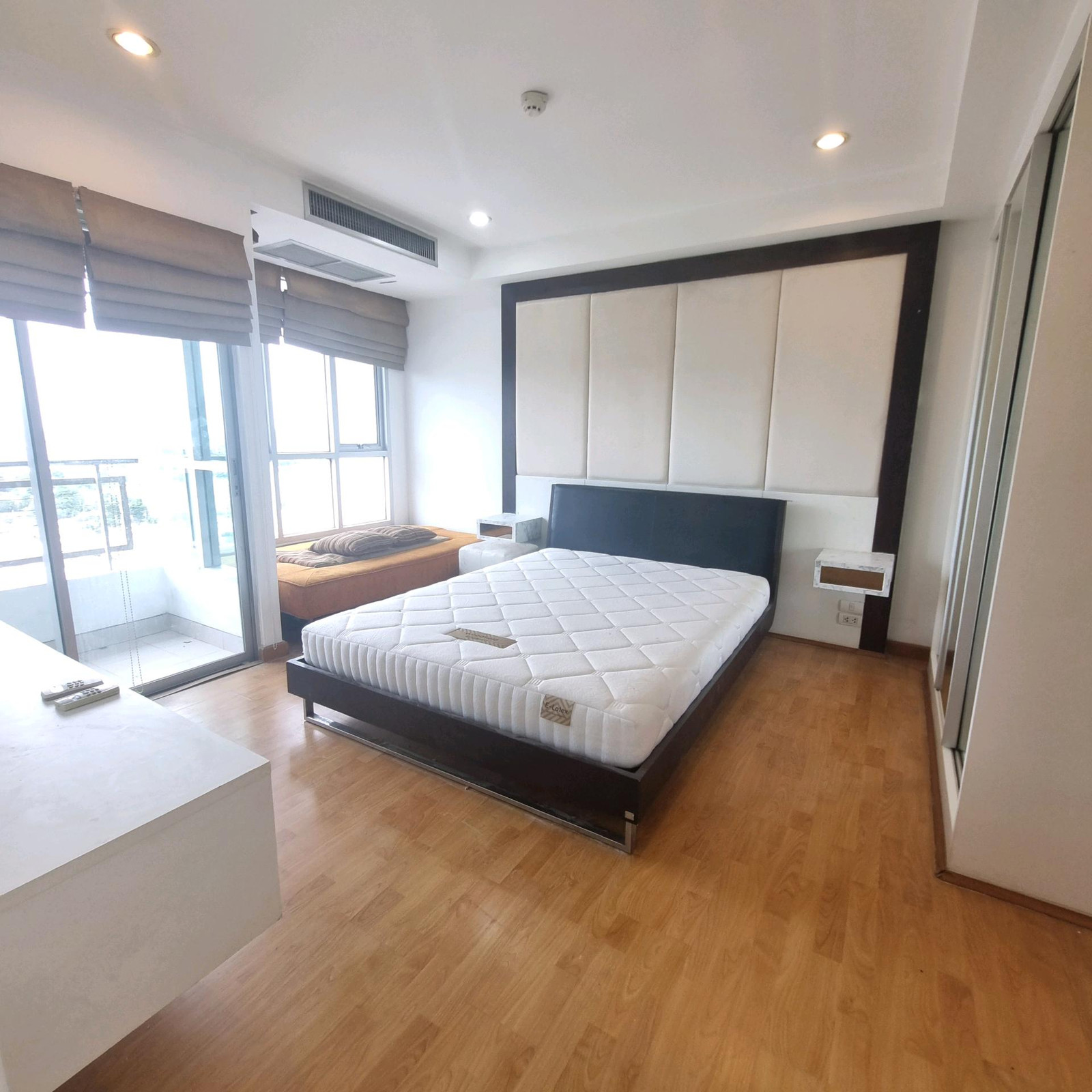 inspire place rama9 2 bed 2 bath 18,000 bht per month
