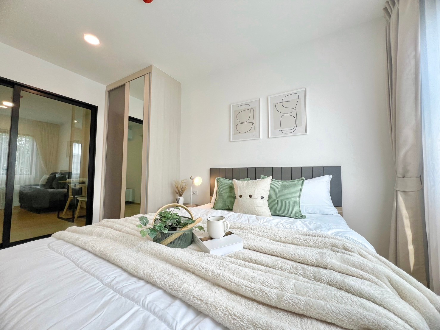 Condo for rent Chewathai Hallmark Chokchai 4 Phase 2 1 bedroom on the cover Cant raise animals Near Chokchai 4 BTS Condo for rent Chewathai Hallmark Chokchai 4 Phase 2 1 bedroom on the cover Cant raise animals Near Chokchai 4 BTS