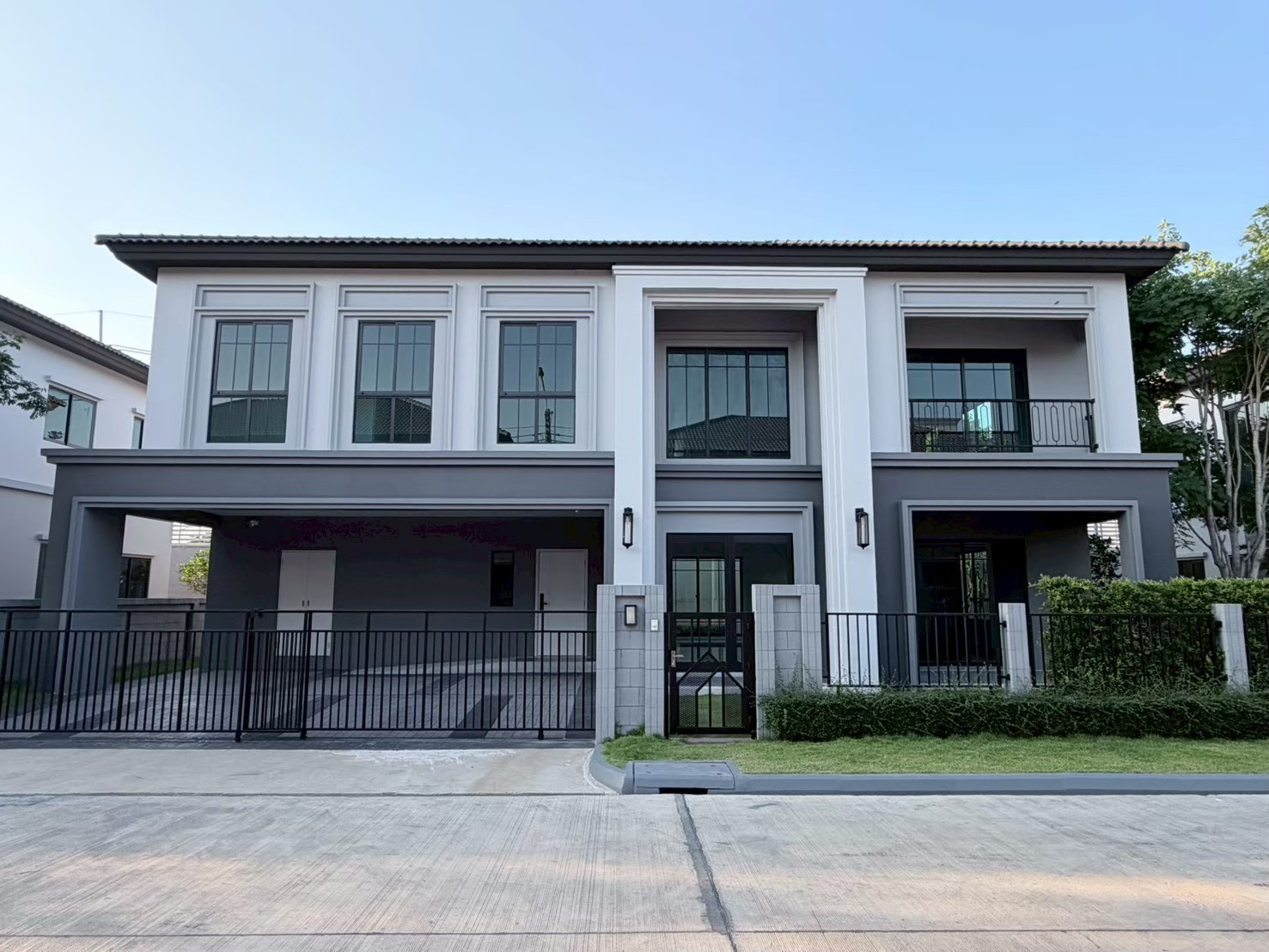 Large detached house with perfect functions for a family, 4 bedrooms, 5 bathrooms, 3 parking spaces, Maid Plaza. Large detached house with perfect functions for a family, 4 bedrooms, 5 bathrooms, 3 parking spaces, Maid Plaza.