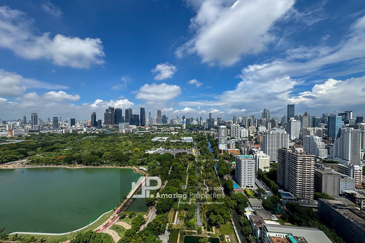 One-of-a-kind 3 bedroom with large balcony for sale in Asoke - Benjakitti Park Views One-of-a-kind 3 bedroom with large balcony for sale in Asoke - Benjakitti Park Views