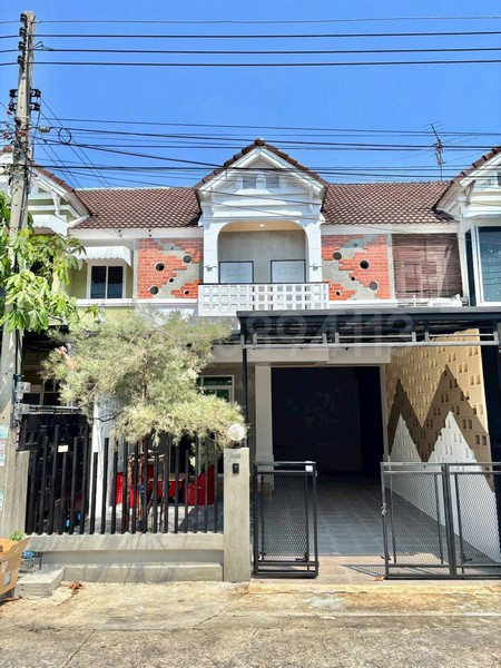 2-story townhouse for sale, Piyawararom, Khlong 4, Thanyaburi, area 24 sq m, 3 bedrooms, 2 bathrooms, convenient travel, can enter the city on many routes. 2-story townhouse for sale, Piyawararom, Khlong 4, Thanyaburi, area 24 sq m, 3 bedrooms, 2 bathrooms, convenient travel, can enter the city on many routes.