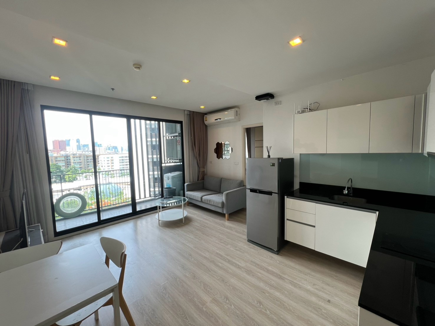 Quinn Condo Ratchada 17 Quinn Condo 17 for rent, 1 bedroom, large room.