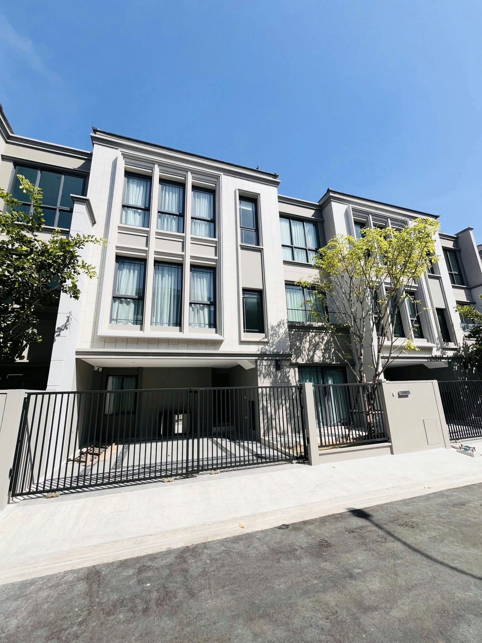 Baan Klang Muang Classe Sukhumvit 77