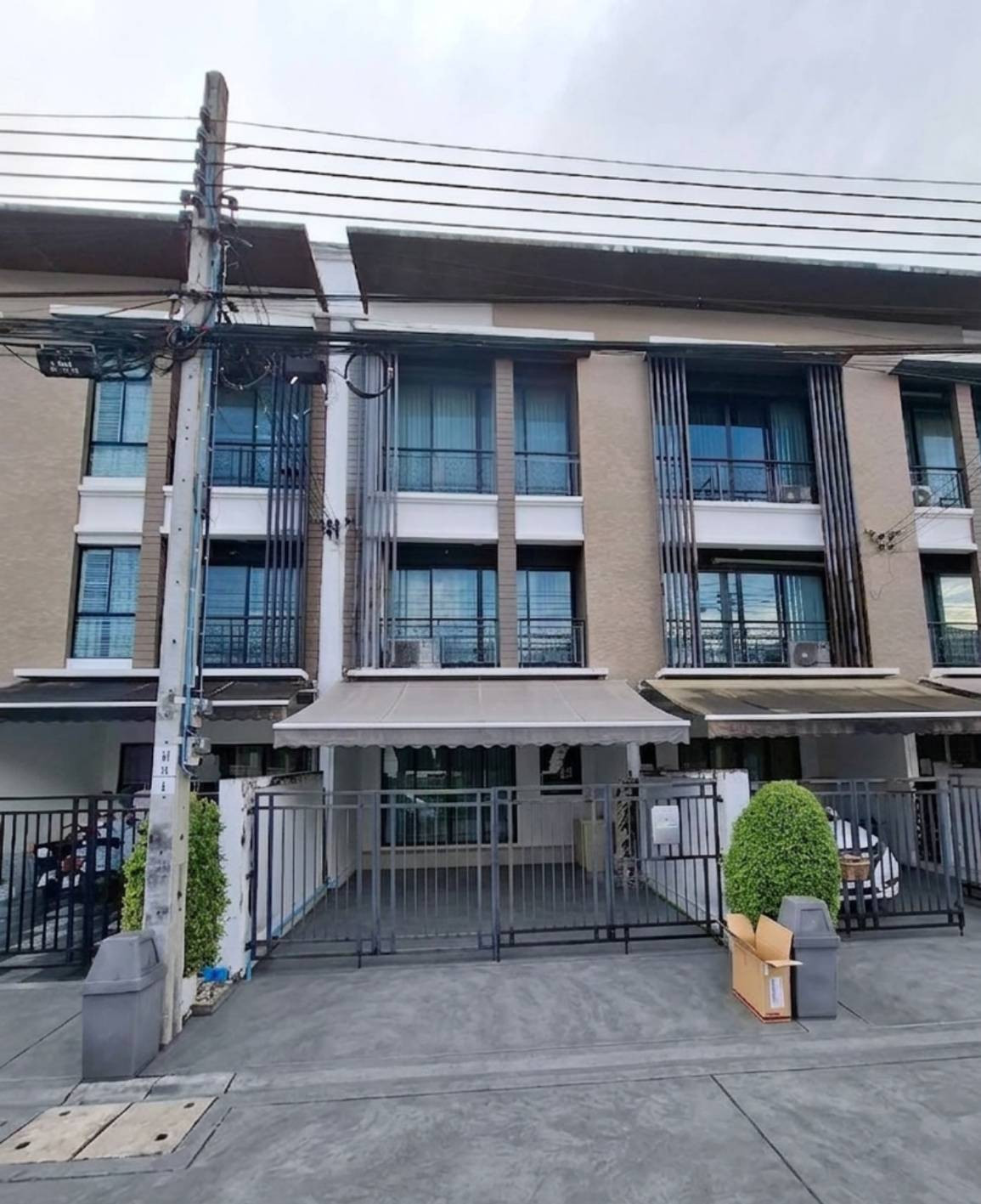 Townhome for rent, Baan Klang Muang Nawamin 42 I, newly renovated house. Ready to move in Get a pet