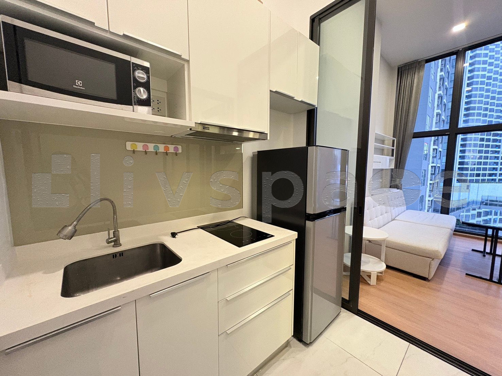 ▚ L1JC0Cツ ให้เช่า Chewathai Residence Asoke Loft 35ตร.ม. รีโนเวทพื้นใหม่ เฟอร์ครบ ใกล้ MRT พระราม 9 / MRT เพชรบุรี✨ – รูปที่ 4