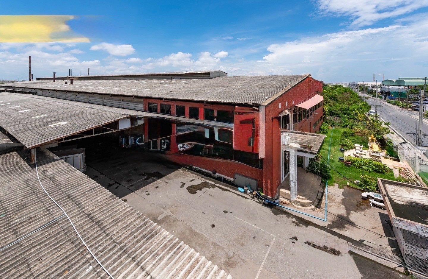 Factory for sale Bang Pu Samut Prakan large land with Ror Ngor 4 license near industrial estate and logistics routes suitable for investment