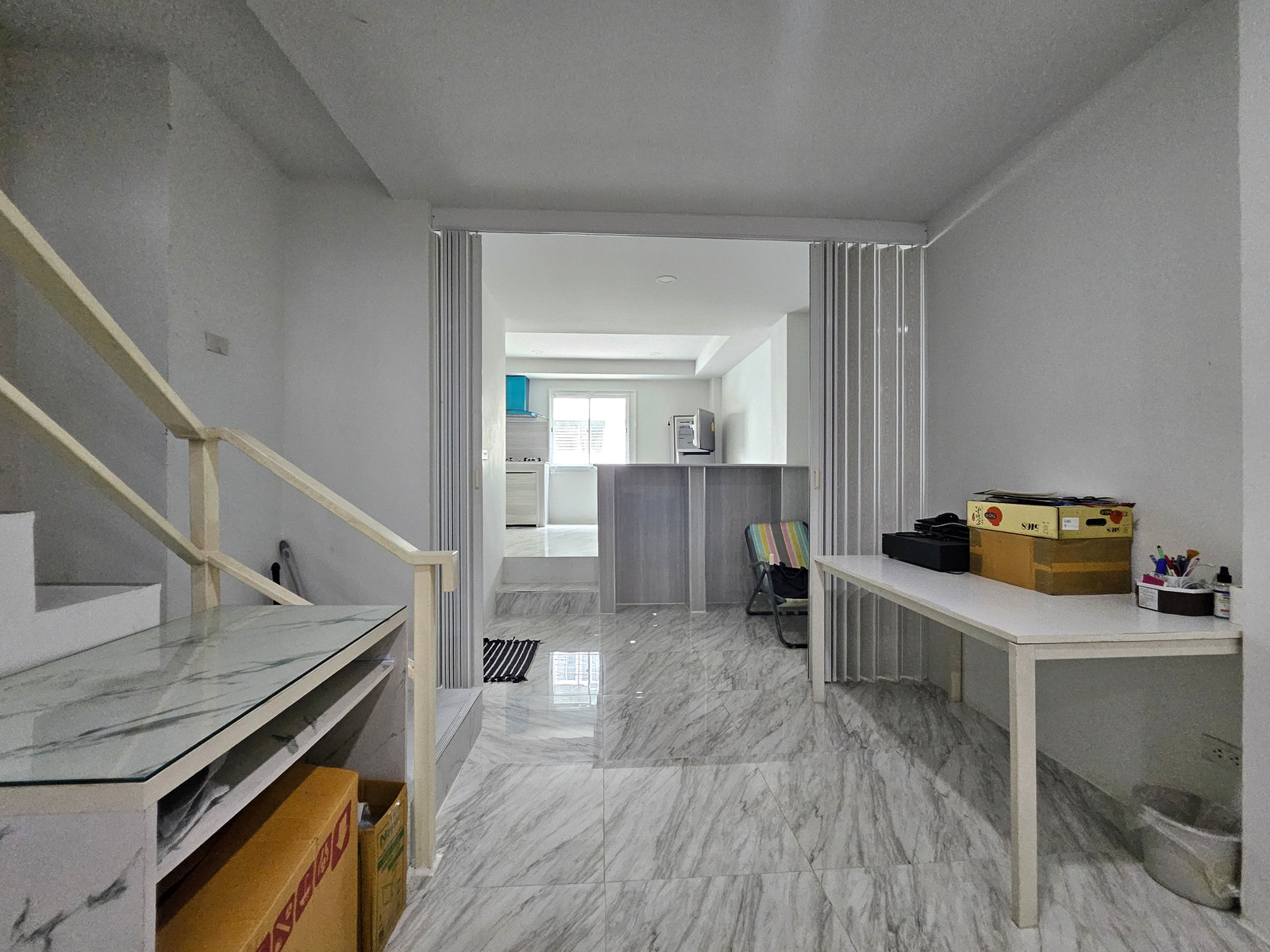 Home office for rent near MRT Tao Poon, 4 floors with rooftop, total area 263 sq m.