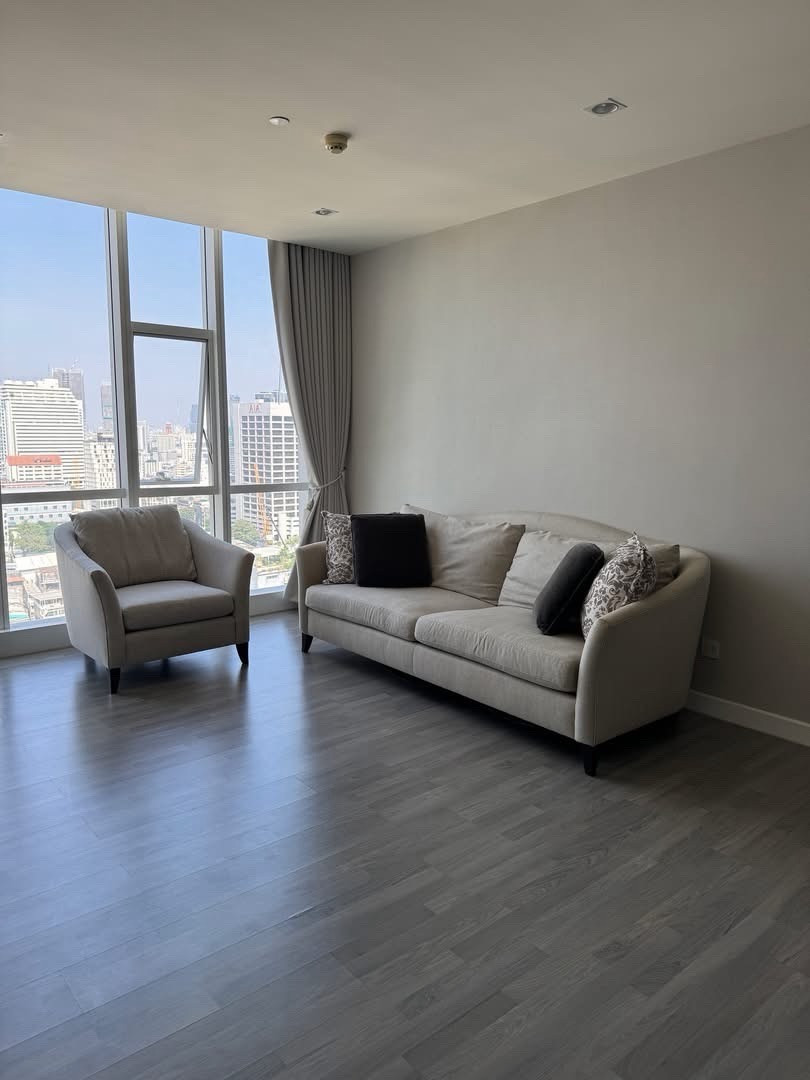 High floor 2 bedroom condo in Sathorn Pan Road near BTS Surasak, spacious unit, well maintained condition, ideal for investment or residence High floor 2 bedroom condo in Sathorn Pan Road near BTS Surasak, spacious unit, well maintained condition, ideal for investment or residence