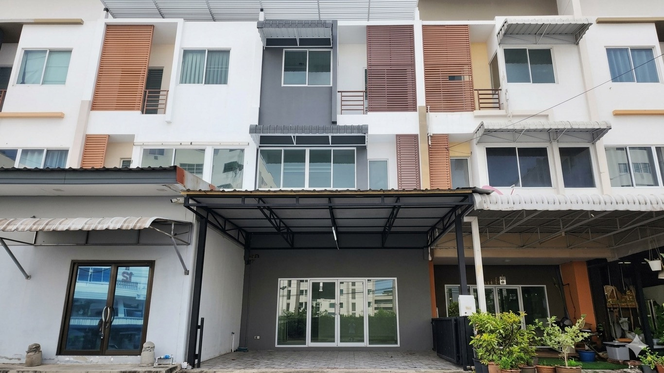 Townhome for sale, Baan Prin, Ramintra, Watcharapol, near Thanommit Market. Ploenari Mall Sathian Dhammasathan