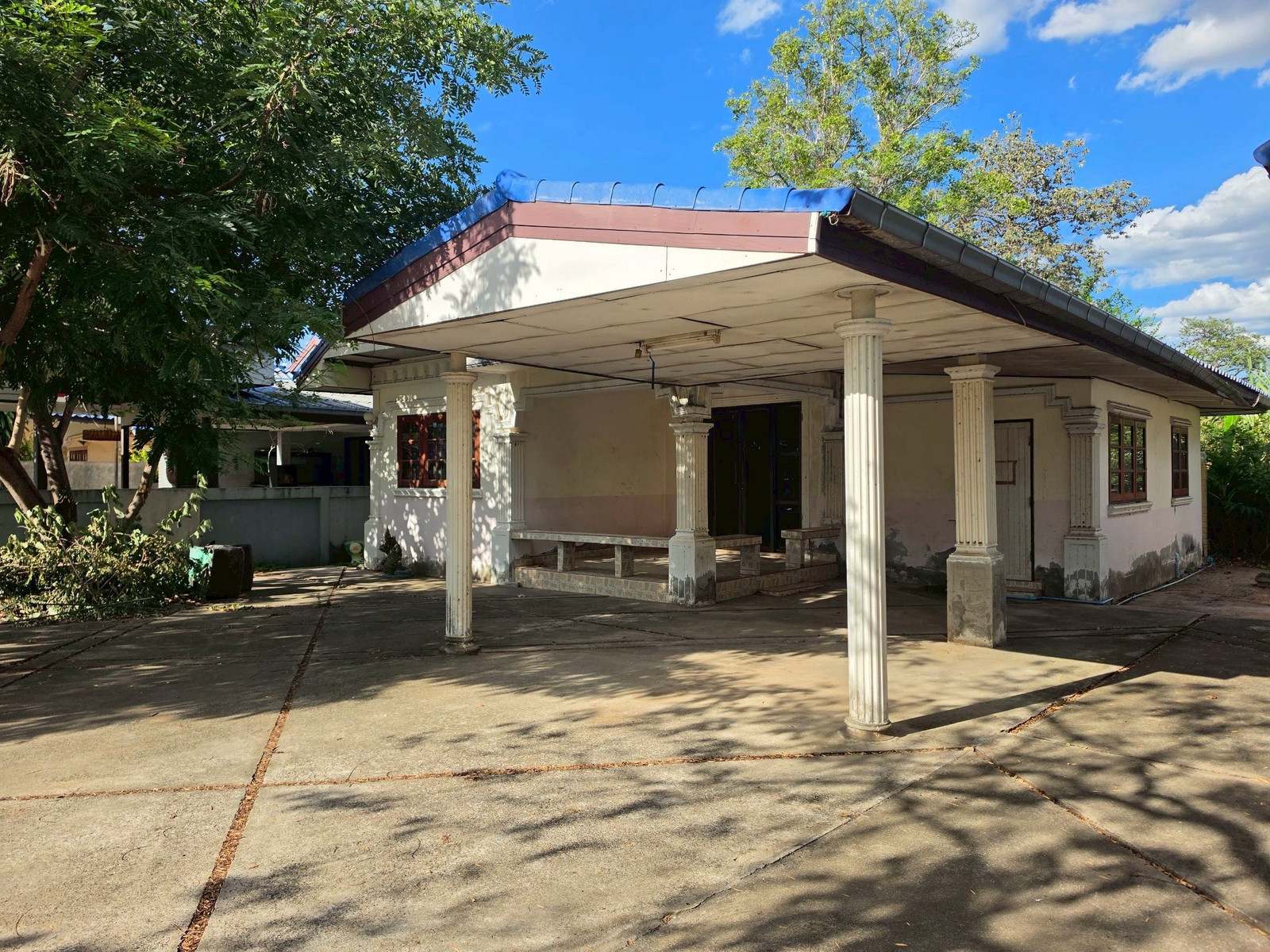 *For rent* Whole detached house 4500/month, 2 bedrooms, 1 bathroom, 1 kitchen, 1 hall, 2 air conditioners.