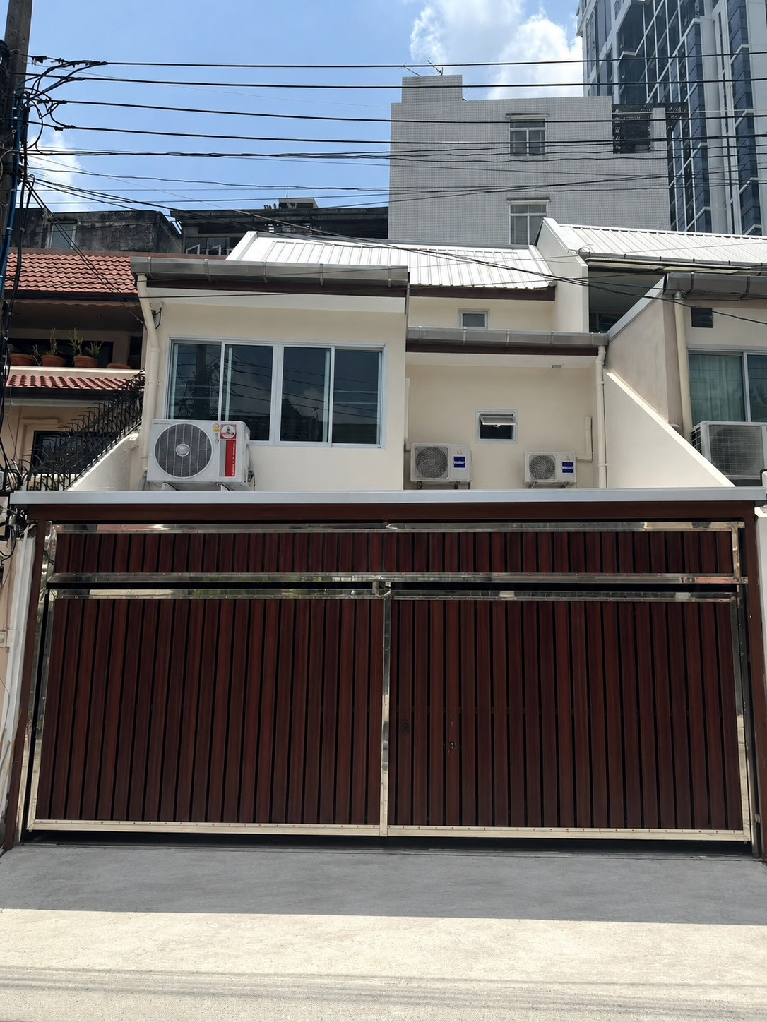 [For Rent] Townhouse Ekkamai Soi 4 - Sukhumvit 63 | 5 Beds 5 Baths | Ideal for Expat Living & Staff Accommodation 