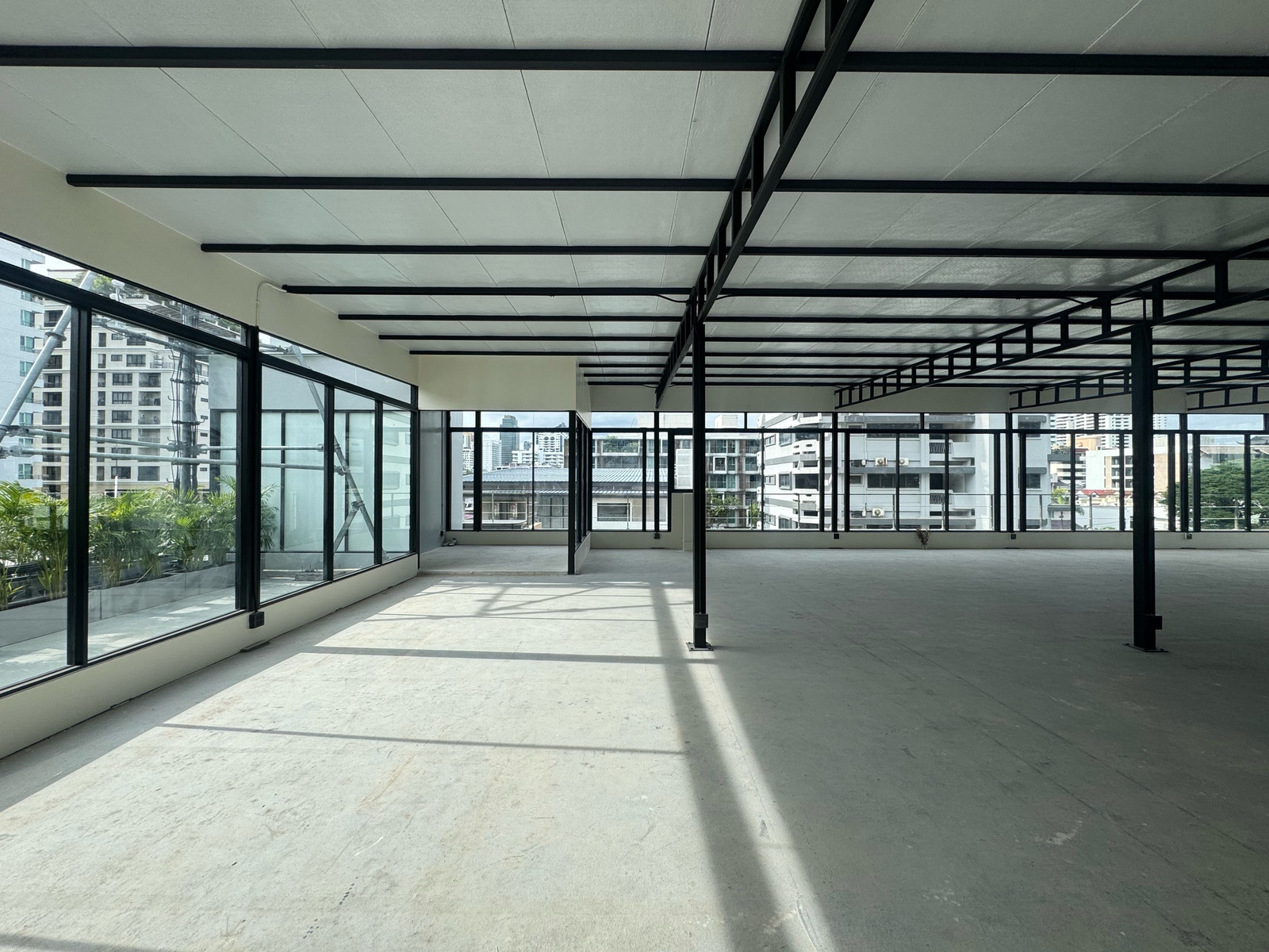 Rooftop Office for rent, open space 275 sq m., near BTS Phrom Phong, Soi Sukhumvit 33.