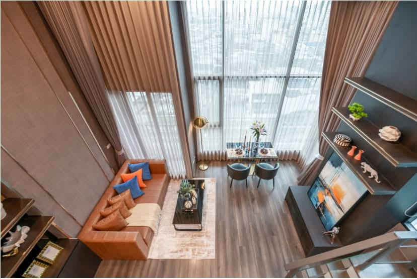 🔥 HOT DEAL! Condo for sale DUO SPACE, high ceilings, great city view, KnightsBridge Space Rama 9! Highlight: The room is in angelic condition! Duplex (Duo Space) style with 4.2 meter high ceilings giving an open and airy feel. like home Full height glass 