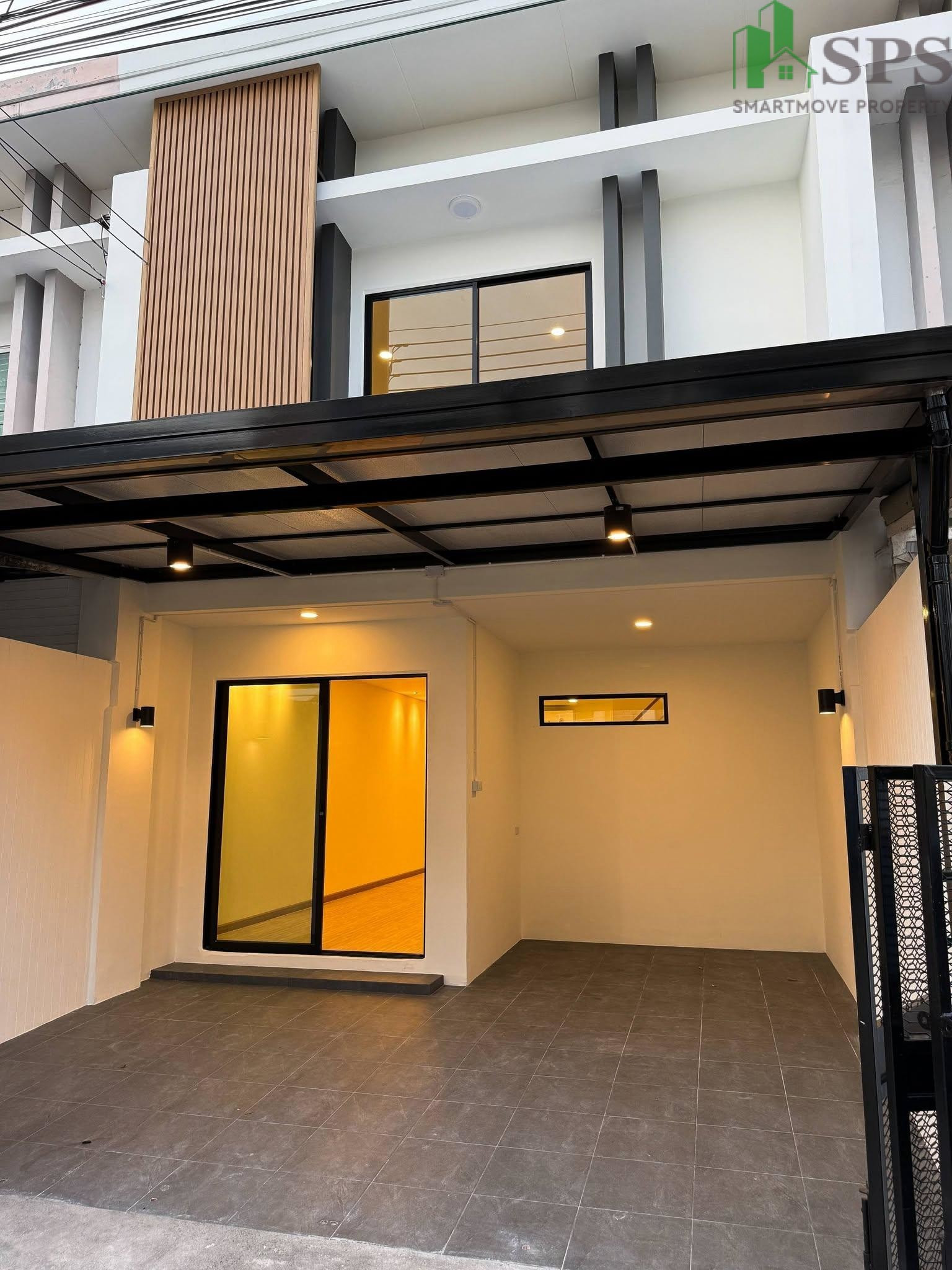 Newly Renovated 2-Storey Townhome for Sale –Pruksatown Nexts-Bangna Km.5, Near Mega Bangna (Property Code: SPSSR337) Newly Renovated 2-Storey Townhome for Sale –Pruksatown Nexts-Bangna Km.5, Near Mega Bangna (Property Code: SPSSR337)