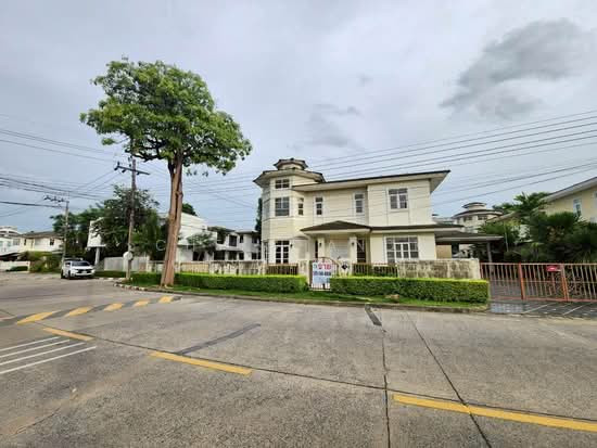 Land for sale, Lat Phrao Village 1, Soi Yothin Phatthana 11 (behind CDC), size 121 sq m., Main Road, corner plot, very beautiful, near the club, only 22.9 MB. Land for sale, Lat Phrao Village 1, Soi Yothin Phatthana 11 (behind CDC), size 121 sq m., Main Road, corner plot, very beautiful, near the club, only 22.9 MB.