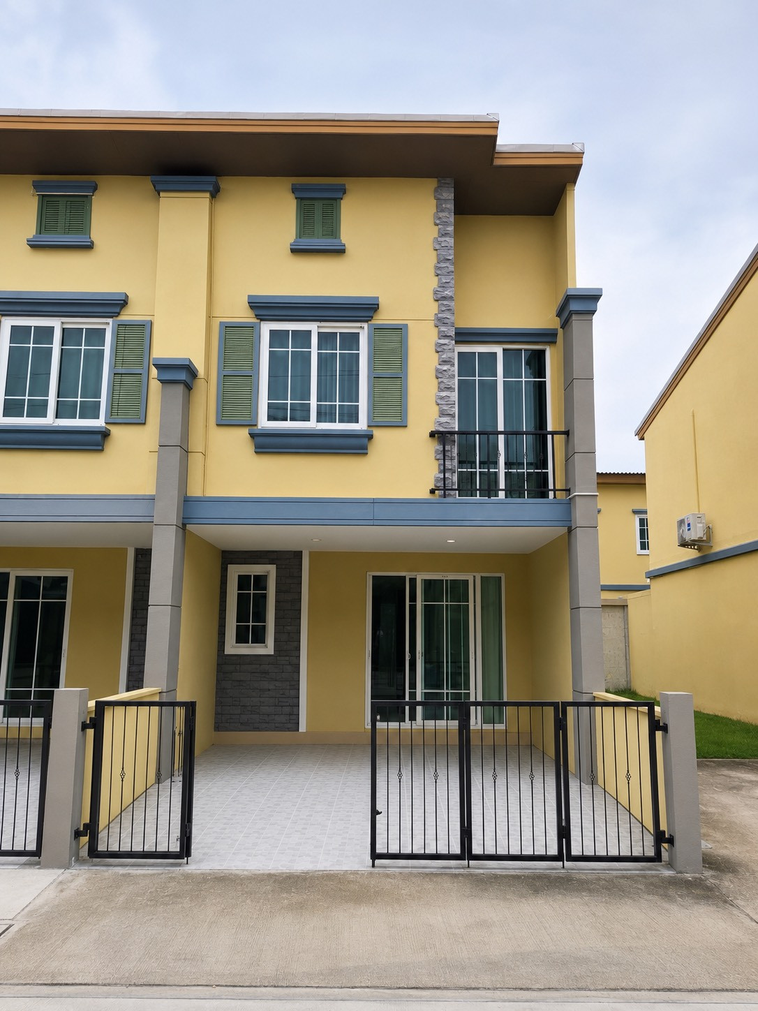 🏡โกลเด้นทาวน์ พหลโยธิน ลำลูกกา 🥇แอร์ห้องนอน 2 ตัว และชั้นล่าง 1 ตัว ครัวเต็ม เตา + ฮุทดูดควัน 