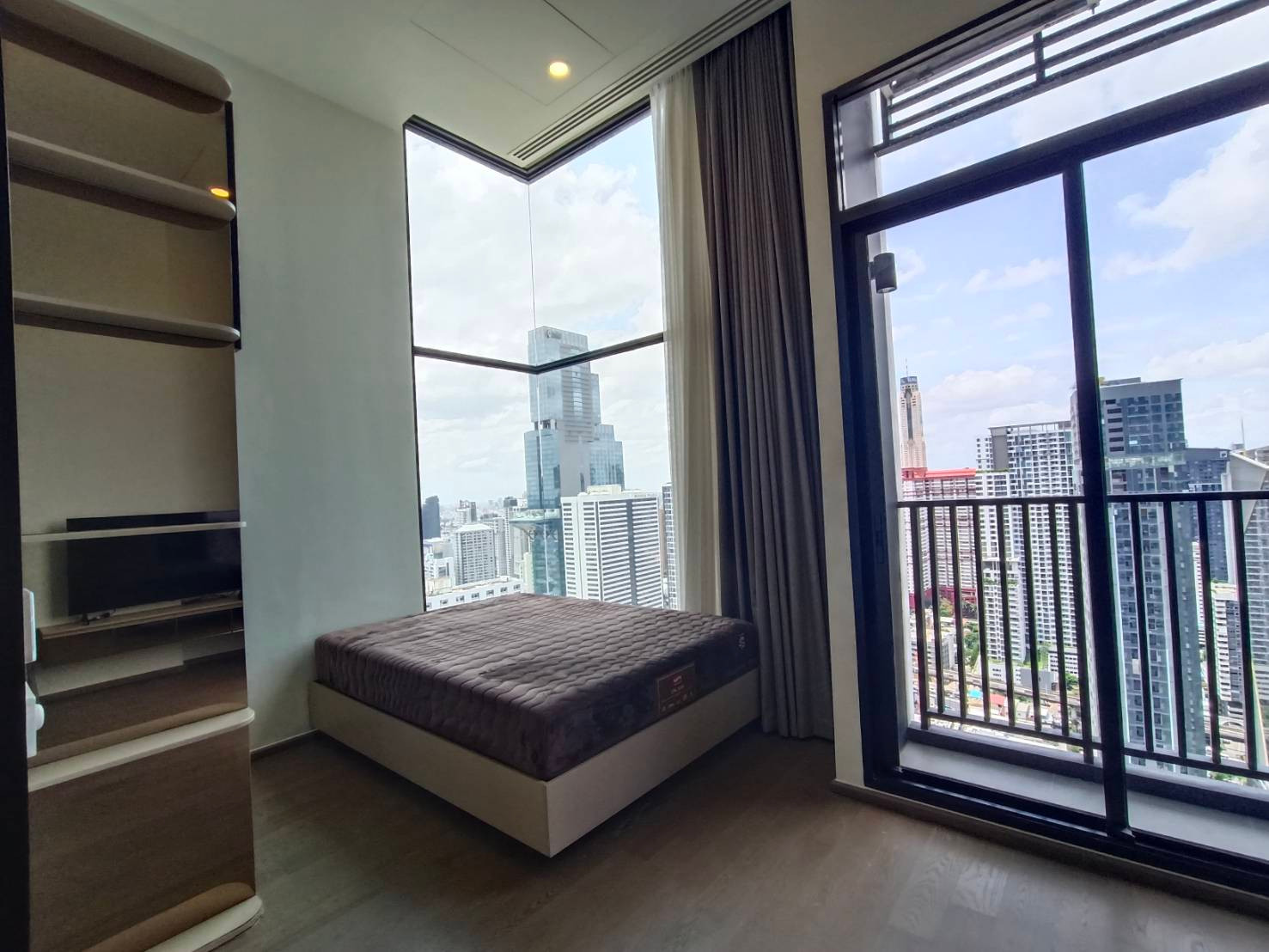 For rent: Park Origin Ratchathewi Duplex High Ceiling 4.25 m. | 58 sq m., 35th floor.