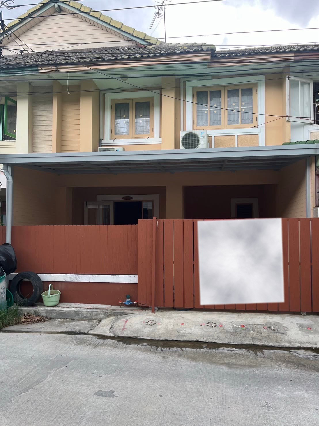 🔥2-story townhouse for sale, Pruksa Village 15, good location, convenient travel. Connects Tamru-Bang Phli Road, Theparak and Sukhumvit ✅Free transfer day expenses!