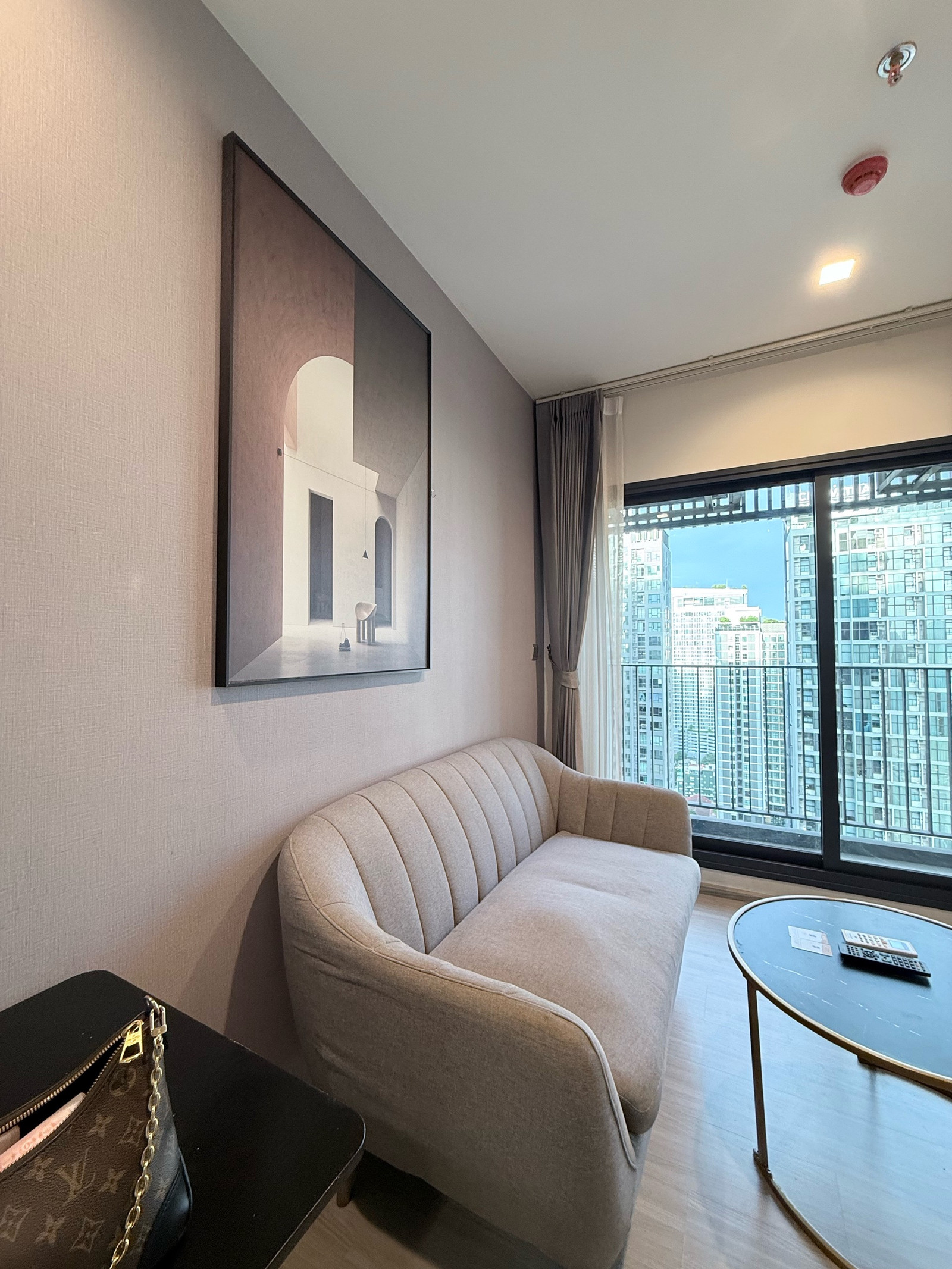 🏢 Life Asoke Hype 👫✨ ห้องใหญ่ 33 ตร.ม. จัดสรรพื้นที่ลงตัว | 🌇 ชั้น 29 วิวเมืองเปิดโล่ง บรรยากาศดี | 🌿 ใจกลางพระราม 9 พร้อม Sky Facilities และใกล้ MRT พระราม 9 🏢 Life Asoke Hype 👫✨ ห้องใหญ่ 33 ตร.ม. จัดสรรพื้นที่ลงตัว | 🌇 ชั้น 29 วิวเมืองเปิดโล่ง บรรยากาศดี | 🌿 ใจกลางพระราม 9 พร้อม Sky Facilities และใกล้ MRT พระราม 9