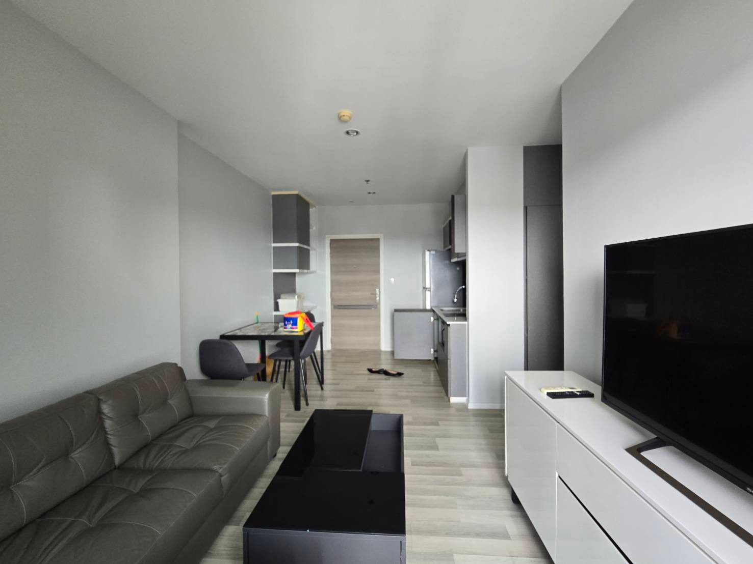 For Rent The Key Sathorn-Charoenrat 2 Bed, high floor, beautiful view, with furniture, most special price. For Rent The Key Sathorn-Charoenrat 2 Bed, high floor, beautiful view, with furniture, most special price.