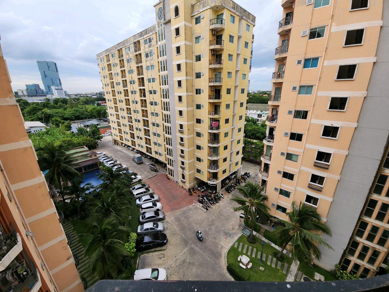 City Home Srinakarin Urgent sale. City Home Srinakarin Urgent sale.