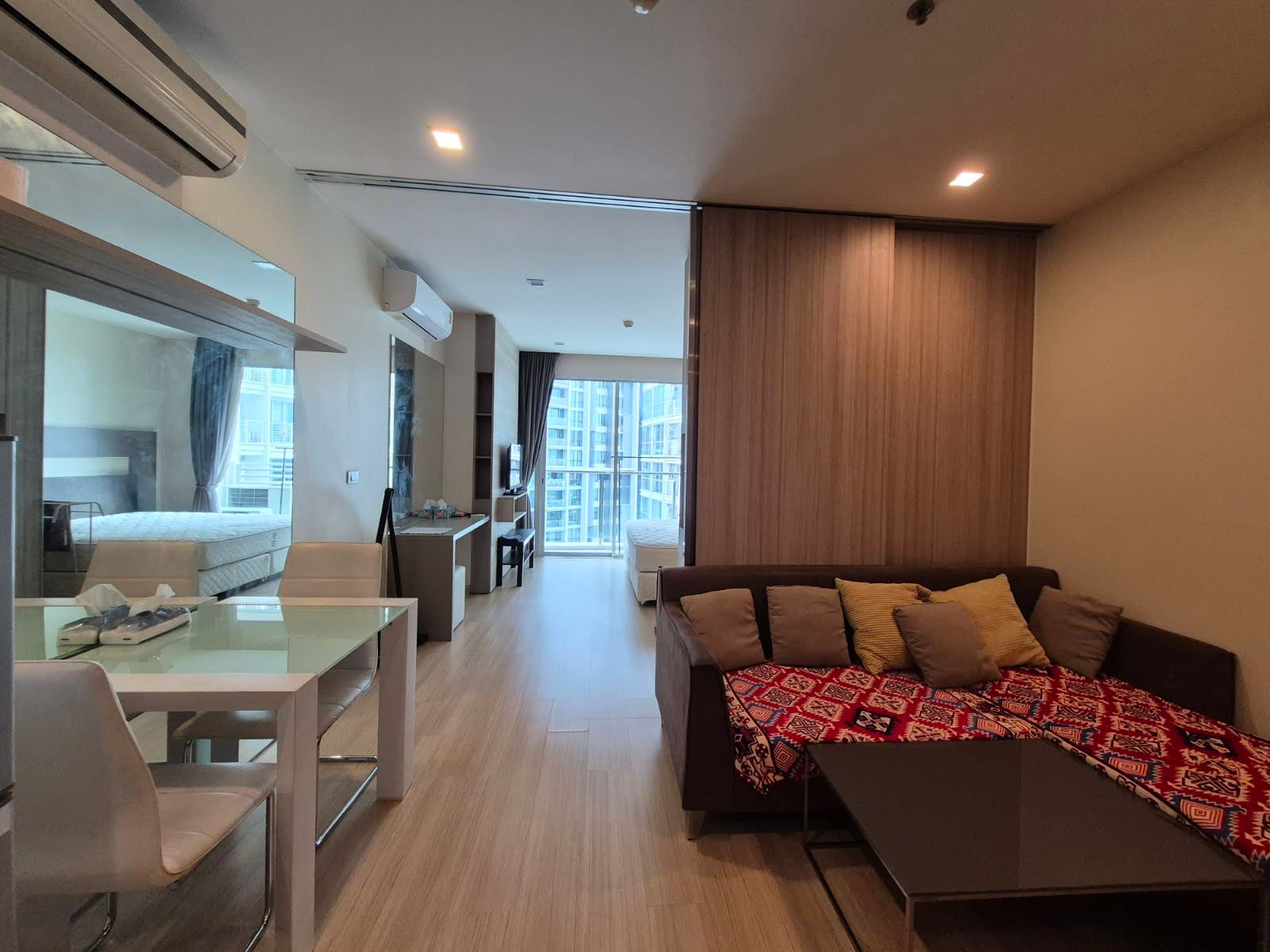 For Rent: Sky Walk 1 Bedroom with Sliding Door, 40 sqm, 17th Floor, Next to BTS Phra Khanong, ฿17,000/month