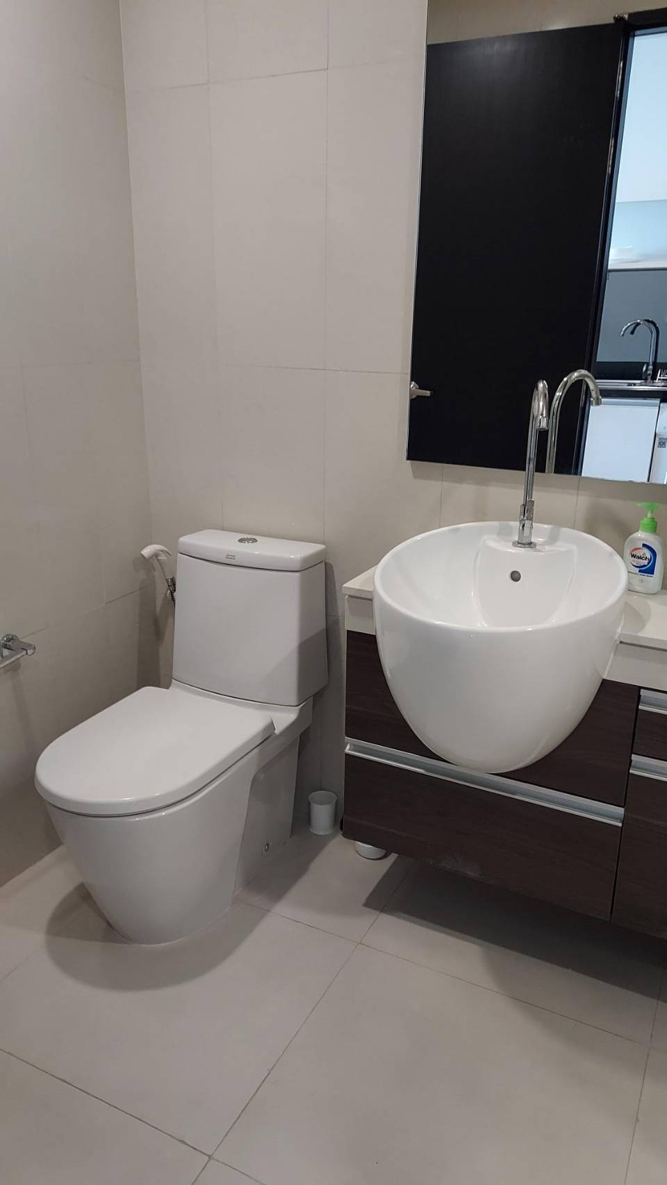 สตูดิโอขนาด 38 ตร.ม. พร้อมเฟอร์นิเจอร์ครบ ชั้น 27 โครงการ Sky Walk Condominium เหมาะสำหรับคนทำงาน นักศึกษา หรือชาวต่างชาติที่มองหาคอนโดทำเลดี เดินทางสะดวก ติด BTS พระโขนง พร้อมสิ่งอำนวยความสะดวกครบครัน – รูปที่ 4