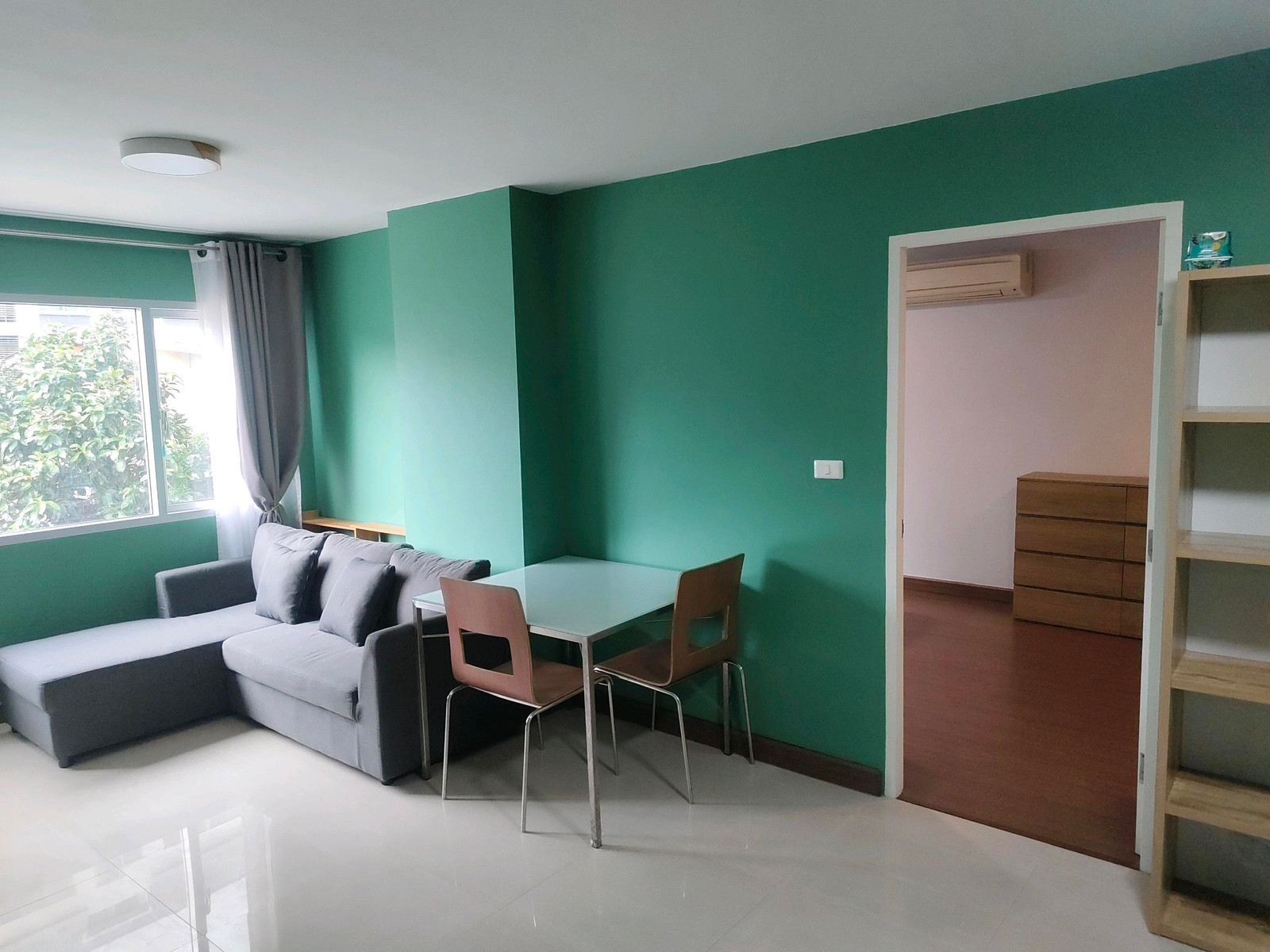 Large 1 bedroom condo, cheap for sale, easy to rent. Large 1 bedroom condo, cheap for sale, easy to rent.