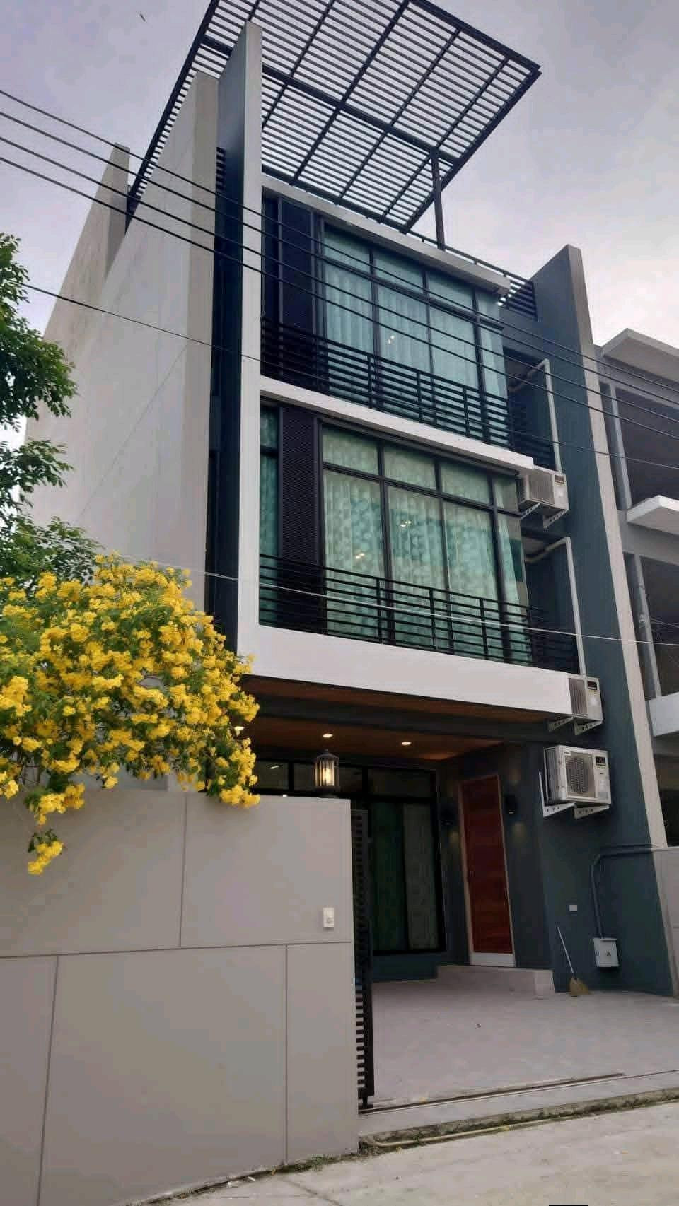 Brand New 4-Story Modern Townhome for Rent – ​​Bearing 68 ( Sukhumvit 107)**
